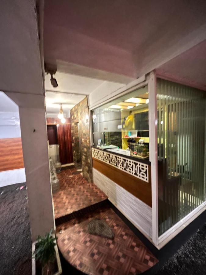 Tower 21 Regency Hotel Kochi Exterior photo