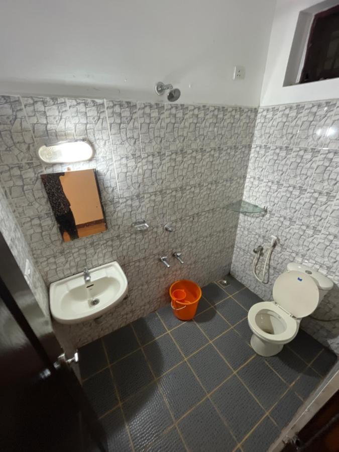 Tower 21 Regency Hotel Kochi Exterior photo